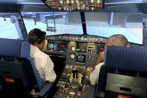 Airbus A320 cockpit